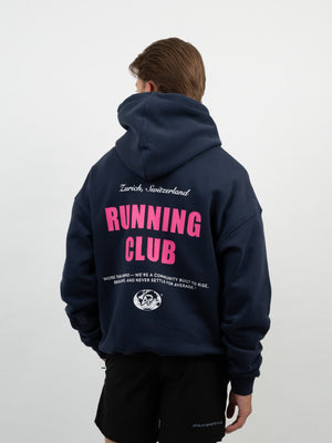 Running Club Essentials Hoodie in Night Blue, Trageansicht.